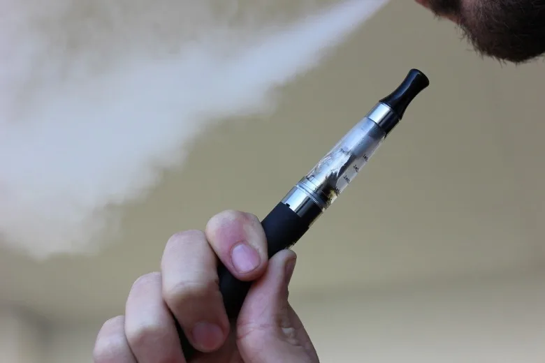 fumer huile CBD avec cigarette électronique