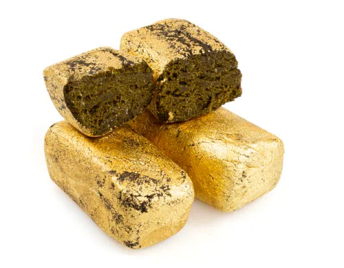 deux pièces de cbd hash afghan gold