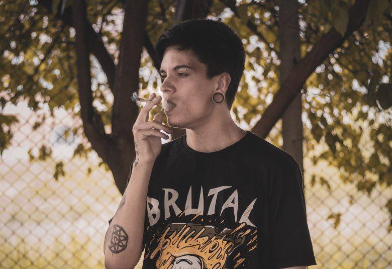 Dépendance à la marijuana avant l'âge de 18 ans