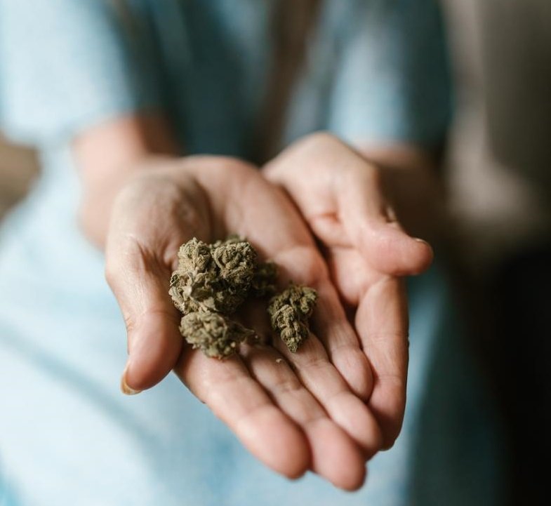 Posséder plus de 5 grammes de marijuana est punissable.