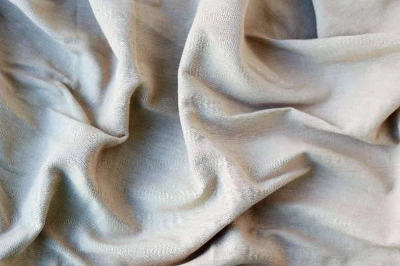 Tissu en fibre de chanvre industriel illustrant le rendu visuel du textile écologique destiné à la confection éthique en Europe