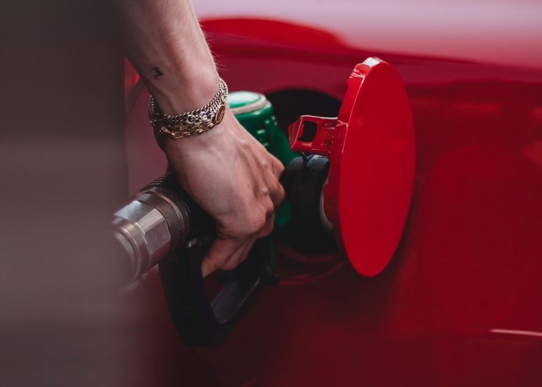 Ravitaillement manuel avec du carburant au chanvre