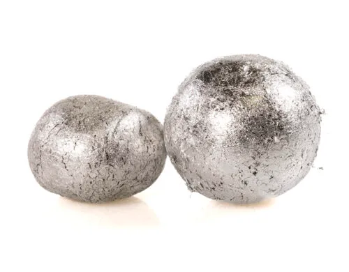Deux boules de cbd hash avec revêtement argenté